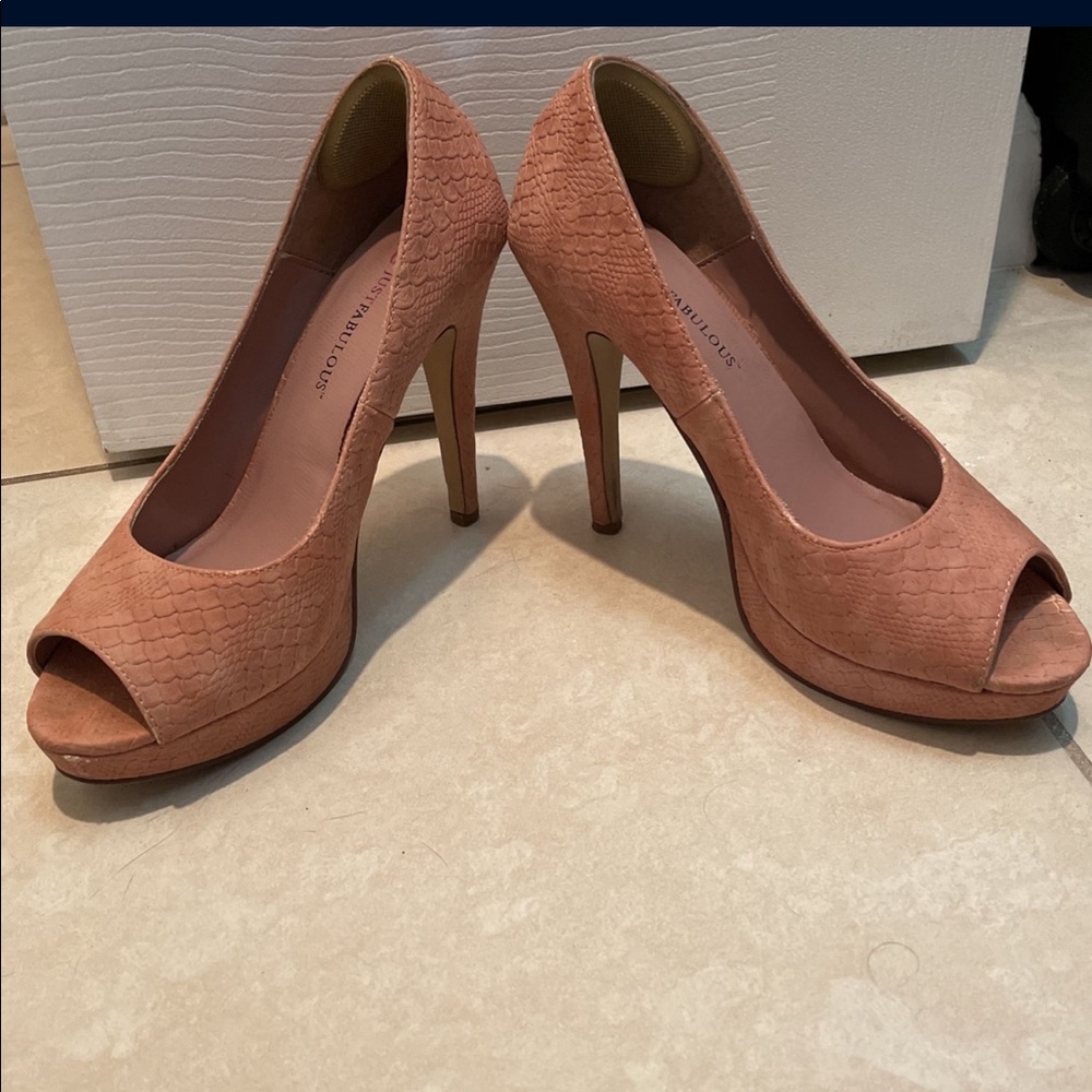 Snake skin design light pink platform heels. Size 7.